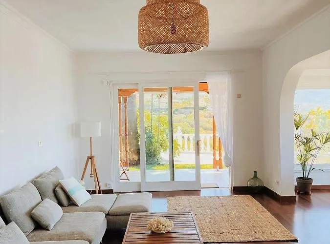 Casa Colinas- Preciosa Islena *